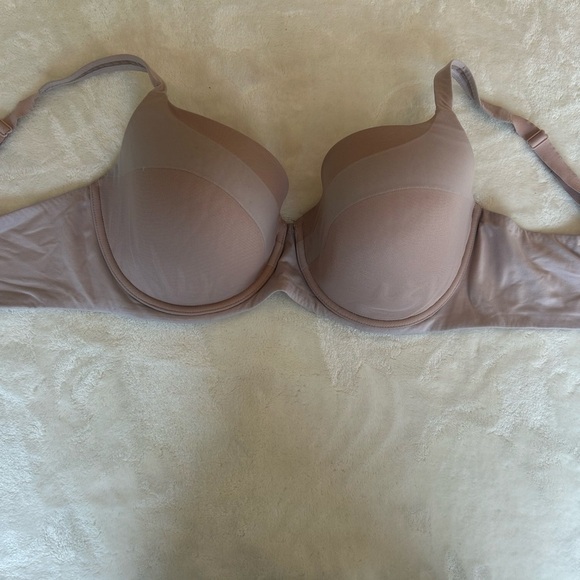 Women's Victoria’s Pink Body by Victoria Bra (38DDD) - Picture 1 of 6